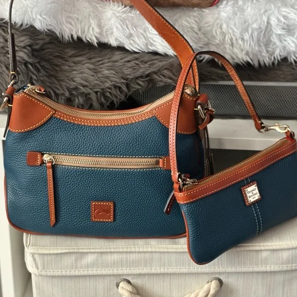 EUC Dooney & Bourke Jean Shoulder Bag with Slim Jean Wristlet - Picture 10 of 10